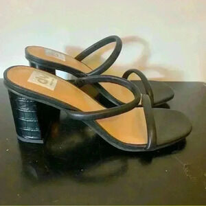 Dolce Vita Black Halsty Sandals Size 9.5